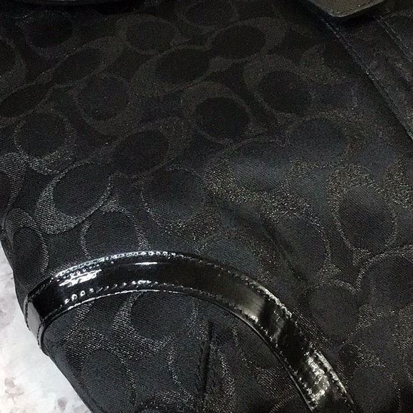 Coach Signature Jacquard Satin and Patent Leather shoulder Bag - Picture 2 of 8